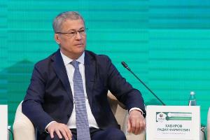 Радий Хәбиров республика халҡын Еңеү байрамы менән ҡотланы