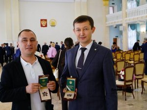 Глава Республики вручил государственные награды журналистам