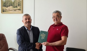 "КИТАП БҮЛӘК ИТӘМ" акцияһына Артур Дәүләтбәков тә ҡушылды