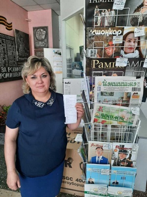 Редакция ойошторған төрлө акцияла ҡатнаша, балаларға гәзит-бүләк итә