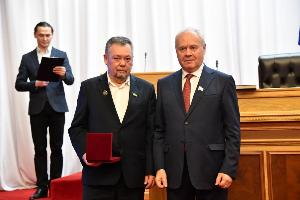 Әҙиптәргә дәүләт наградалары тапшырылды